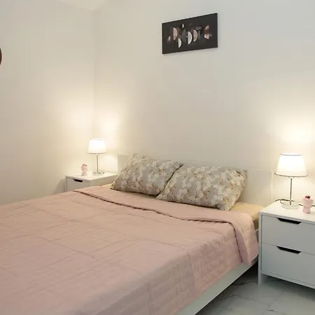 Apartment Art Life Flora в спальне нет окна